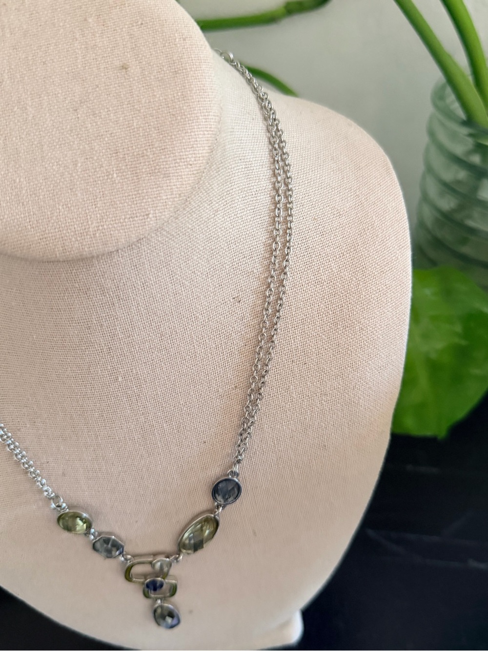 Vintage Lia Sophia Silver & Light Green Faucet Cut Crystal Necklace - Picture 3 of 5